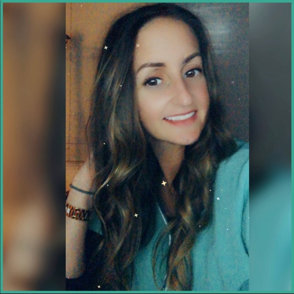 Meet your Posher ❤️ - Picture 5 of 12